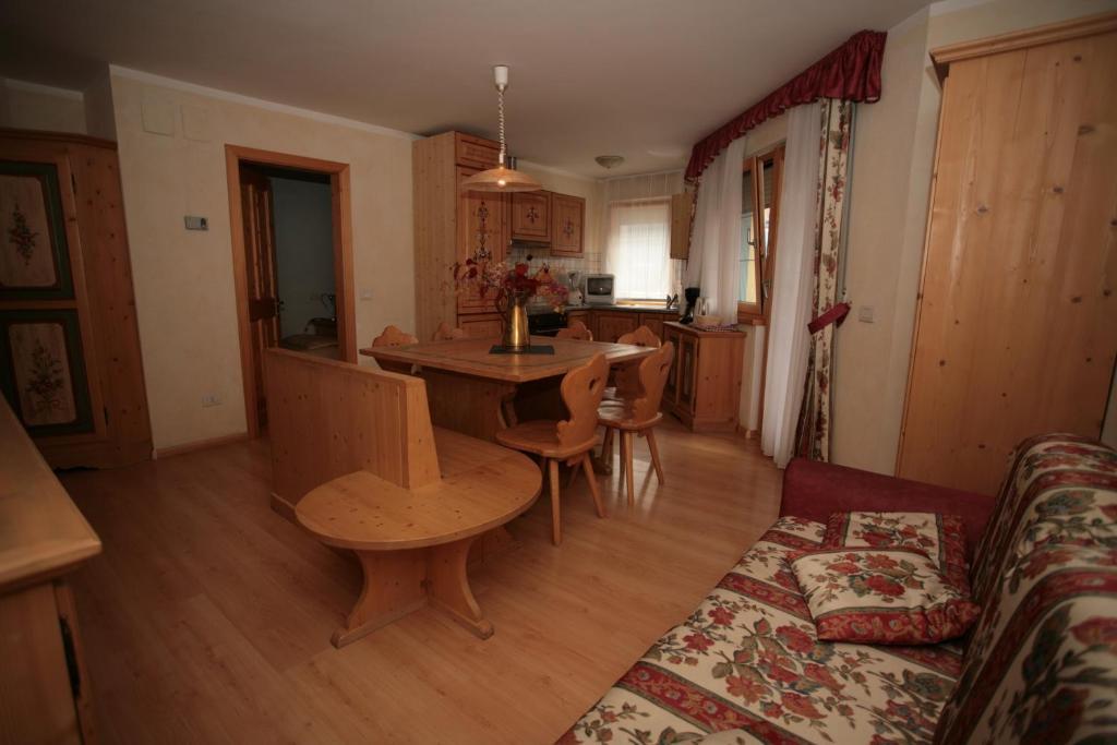 Casa Maurivan Canazei Ruang foto